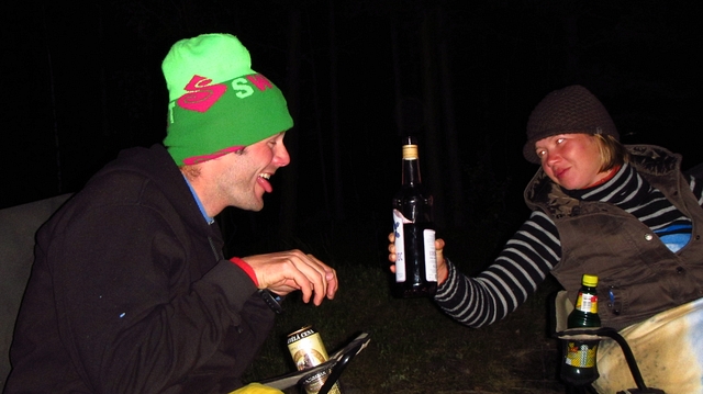Panda prosí na večírku o alkohol