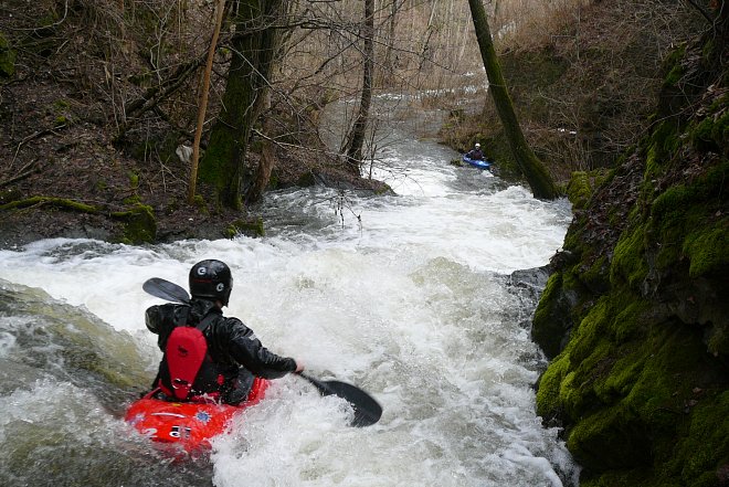 Snížák najíždí do prvního ze dvou dropů